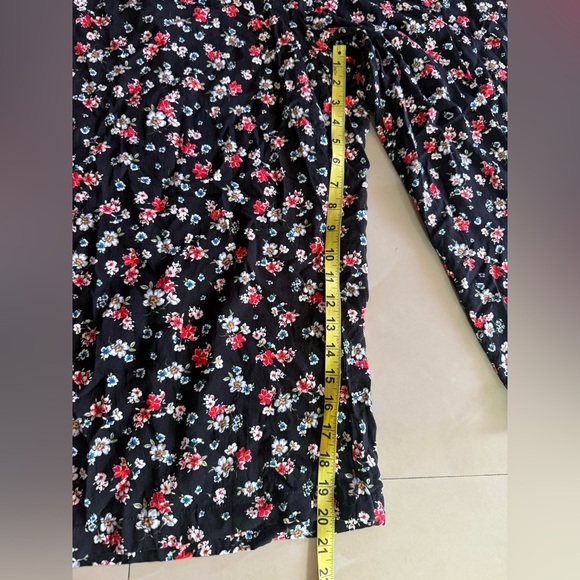Torrid Black and Floral Cropped Pant size 3 plus size pockets floral - Picture 8 of 16